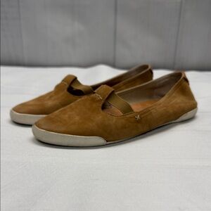 FRYE Melanie Camel Buffed Nubuck Leather T Strap Slip On Flats Size 8